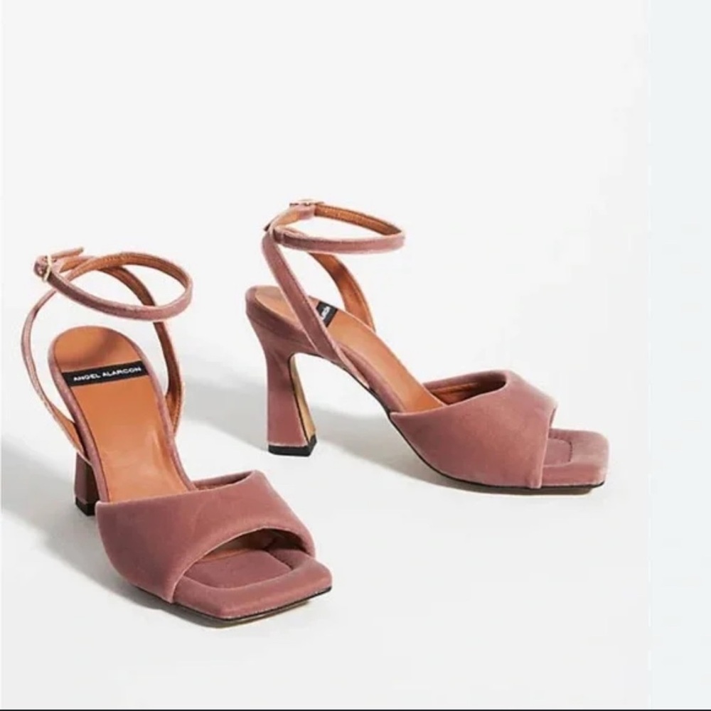Anthropologie Angel Alarcón Pink Velvet Puffy‎ Square Toe Spool Heel Sandal 10
